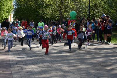 По центру Рязани пробежали участники полумарафона «Рязанский кремль 2017»